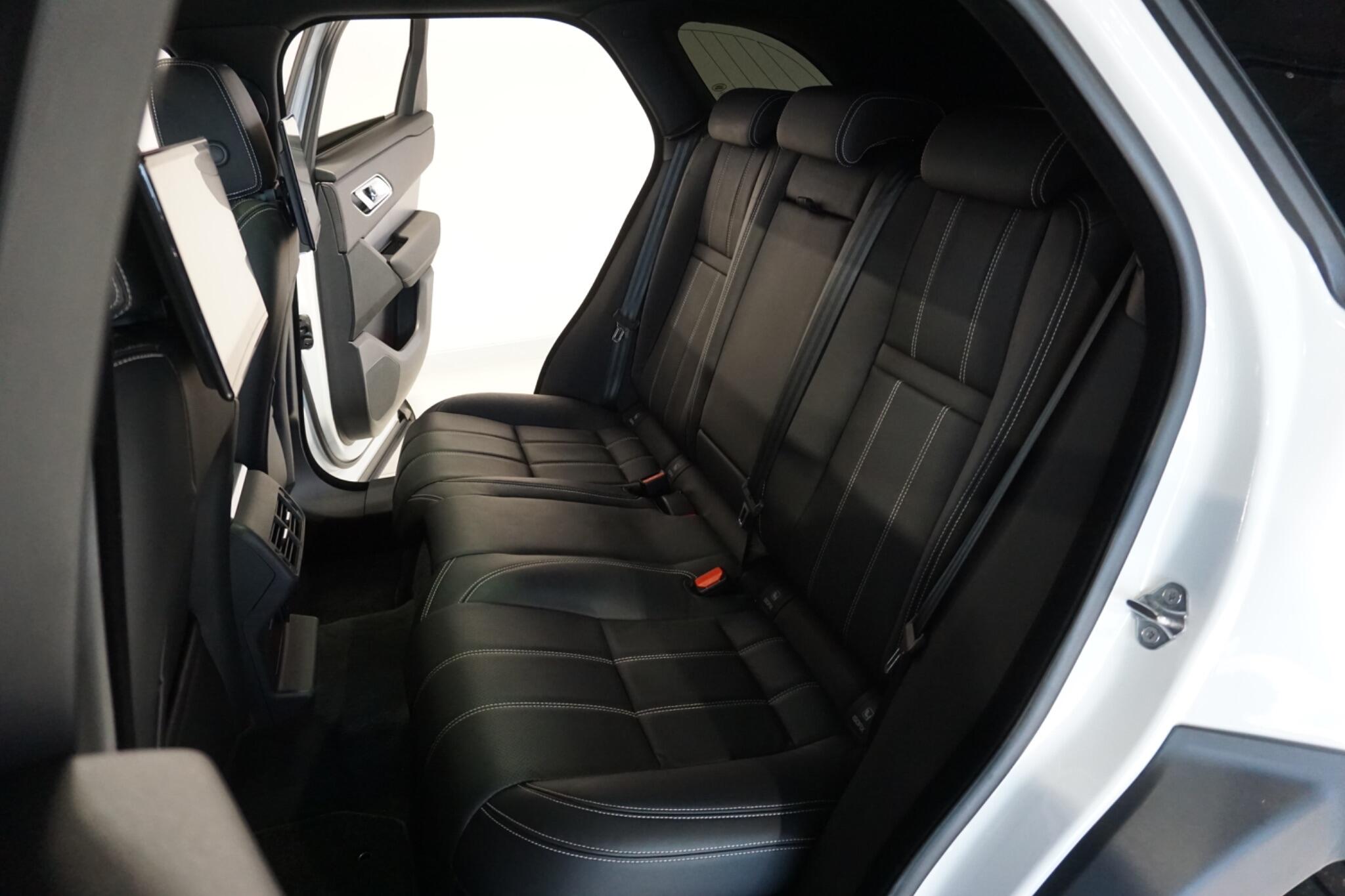 Land Rover Range Rover Velar 3.0 D300 MHEV R-Dynamic SE SUV 5dr Diesel Auto 4WD Euro 6 (s/s) (300 ps)